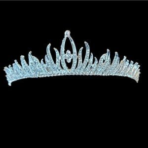*Wedding tiera silver tone and rhinestones.